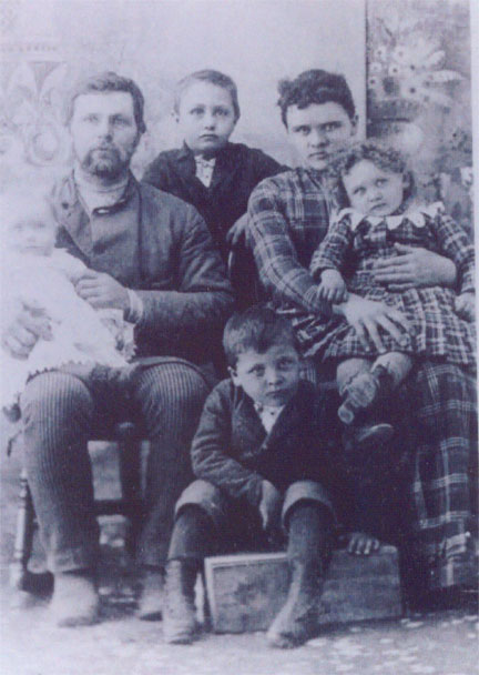 Horace Seaver and Xolie (Belveal) and family circa 1889
Fort standing, Leotus sitting, Olive in Xollie's lap, Clare in Horace's lap